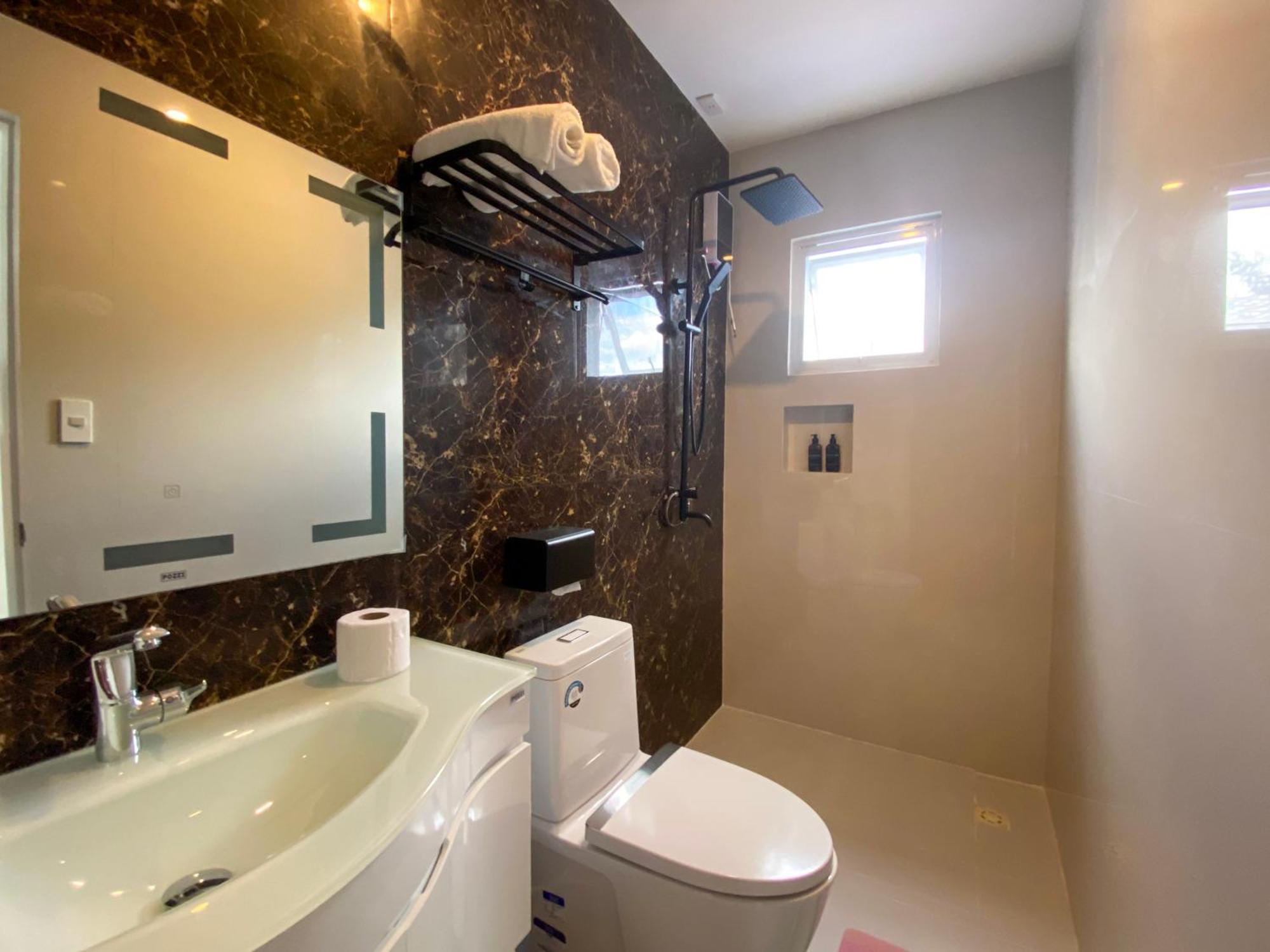 Q Beach Resort Cabangan Chambre photo