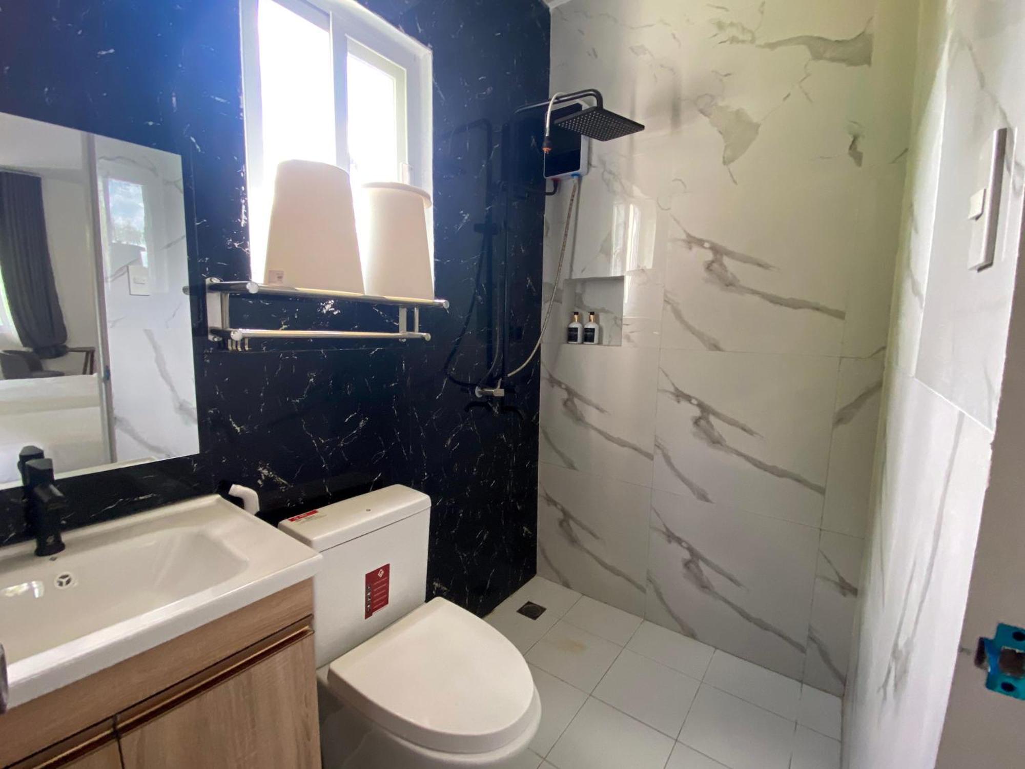Q Beach Resort Cabangan Chambre photo
