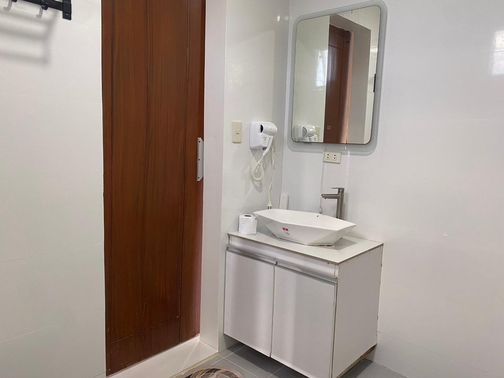 Q Beach Resort Cabangan Chambre photo