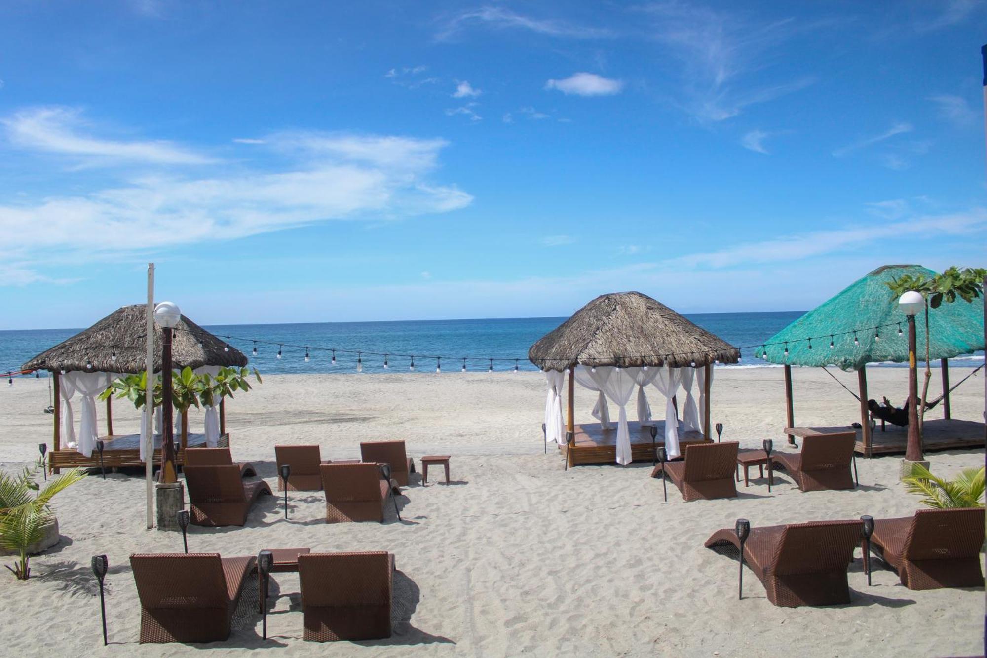 Q Beach Resort Cabangan Extérieur photo
