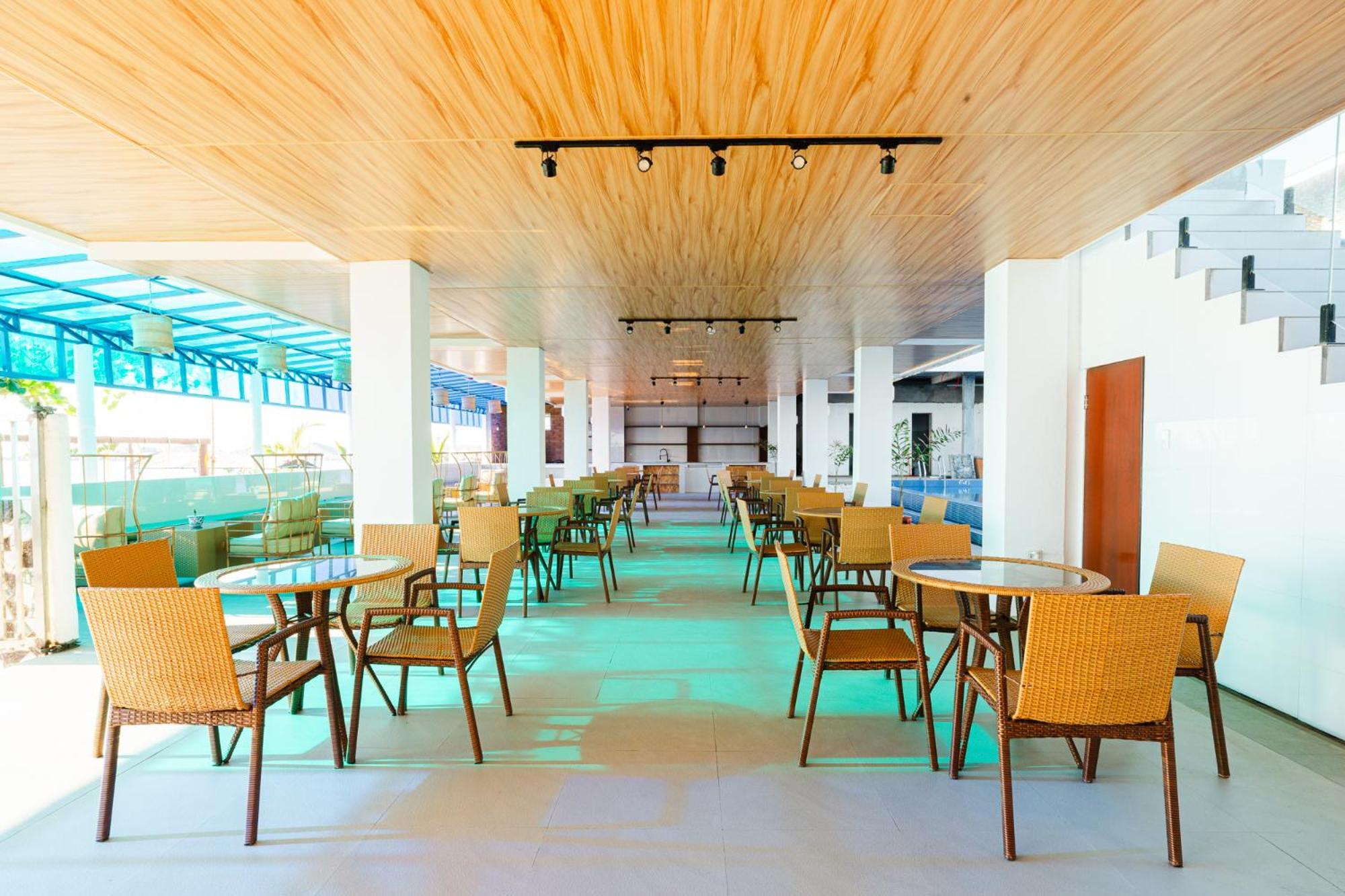 Q Beach Resort Cabangan Extérieur photo